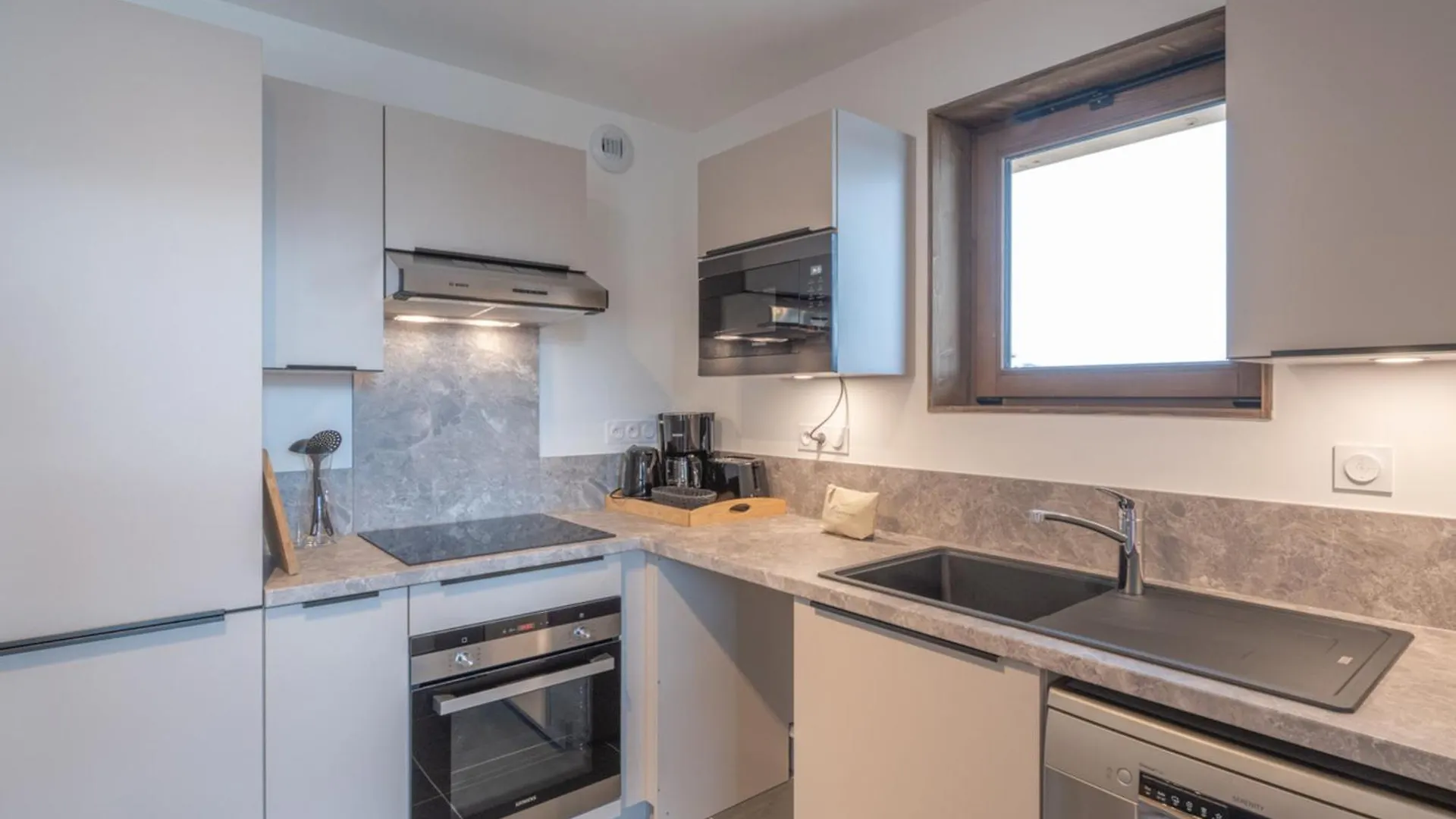 Appartement 2 Chambres Avec Balcon Au Coeur De L'Alpe D'Huez - Fr-1-645-85 Apartman